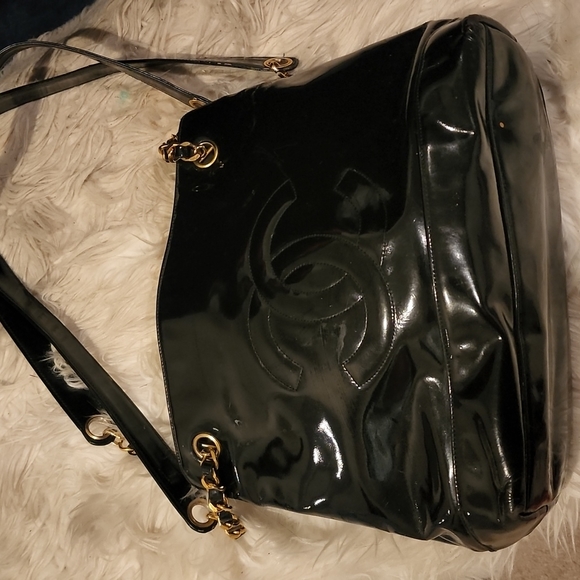 CHANEL Handbags - Vintage Chanel Patent Tote bag